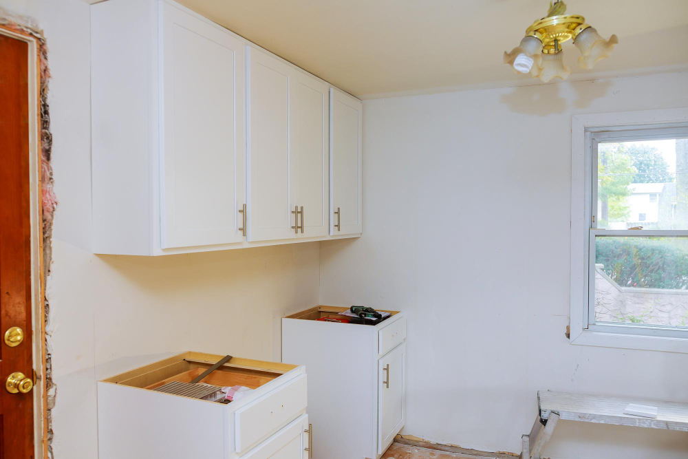 Best Paint Types and Finishes for Long-Lasting Cabinets